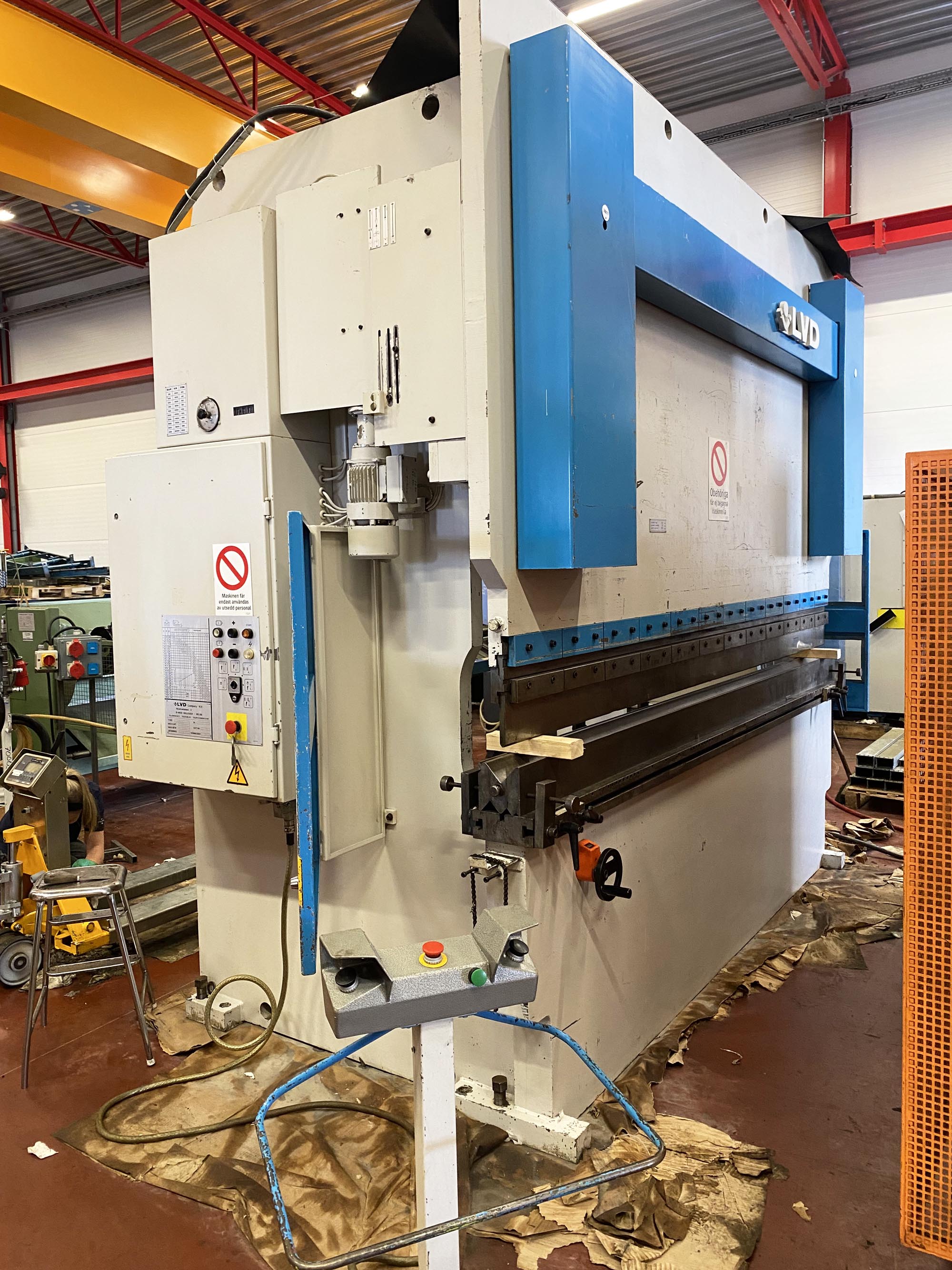 Press brake LVD PPBL200/30. Year 1990. Press brakes Sheet metal